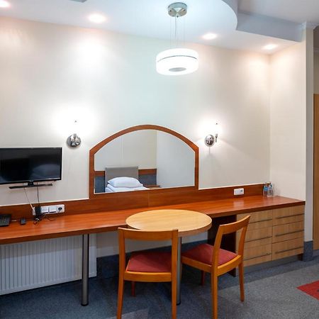 Hotel Lord Gorlice Bagian luar foto