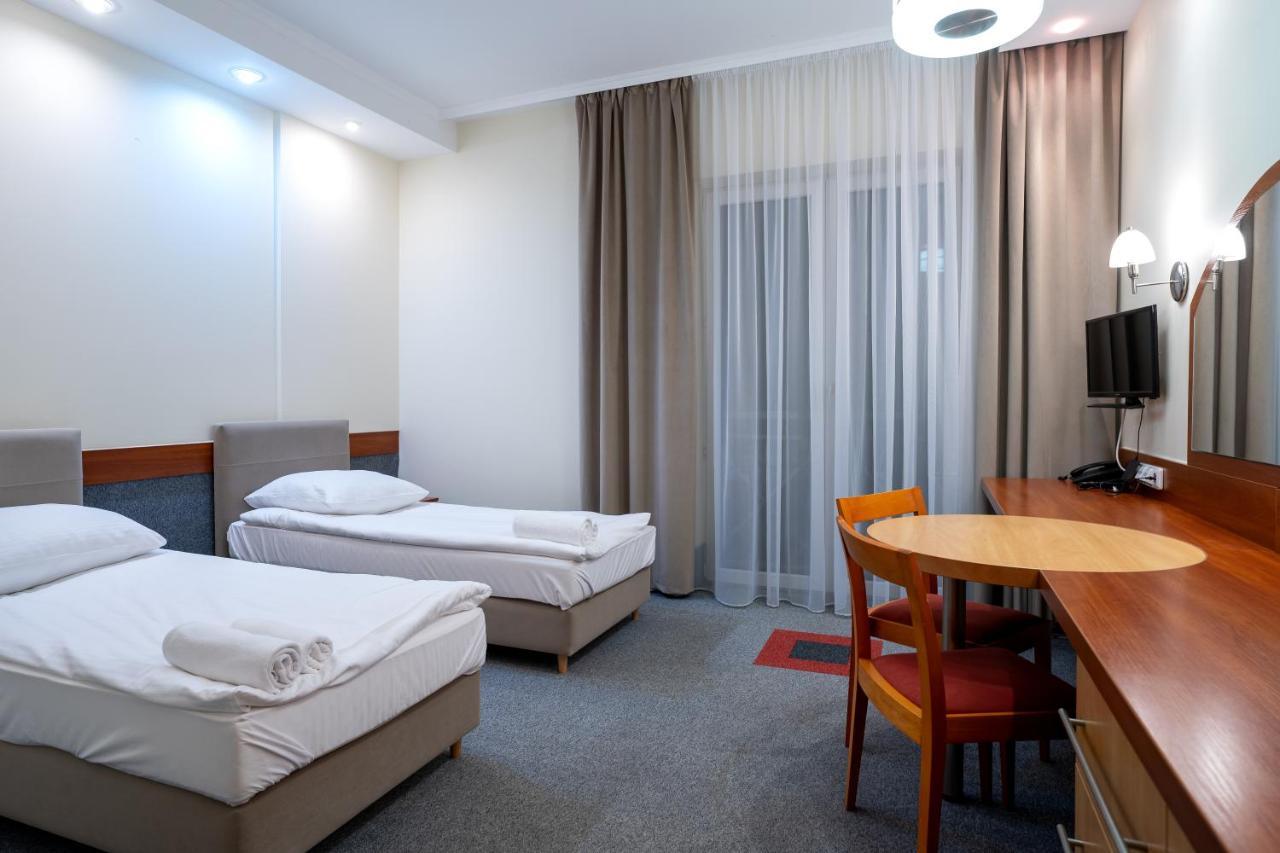 Hotel Lord Gorlice Bagian luar foto