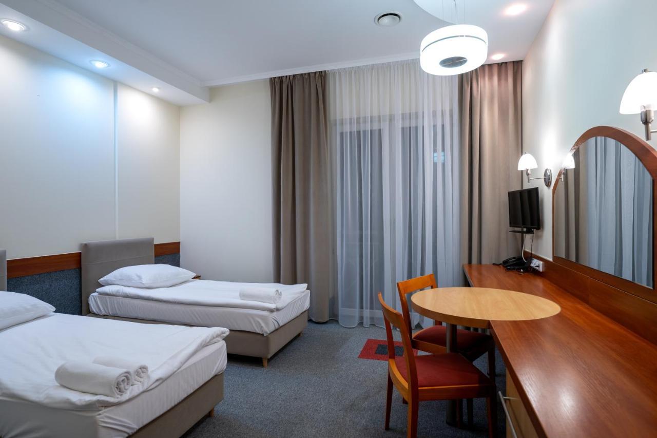 Hotel Lord Gorlice Bagian luar foto