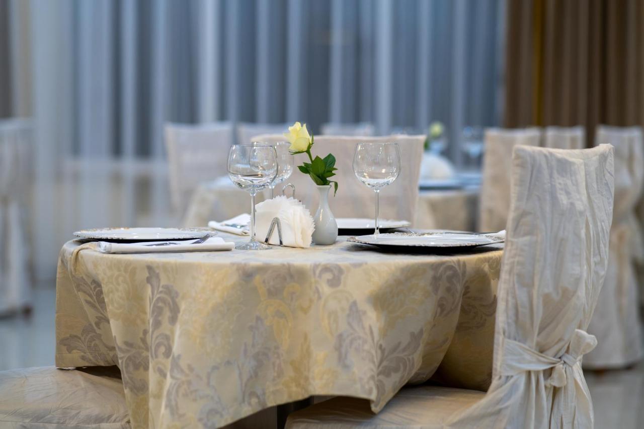 Hotel Lord Gorlice Bagian luar foto