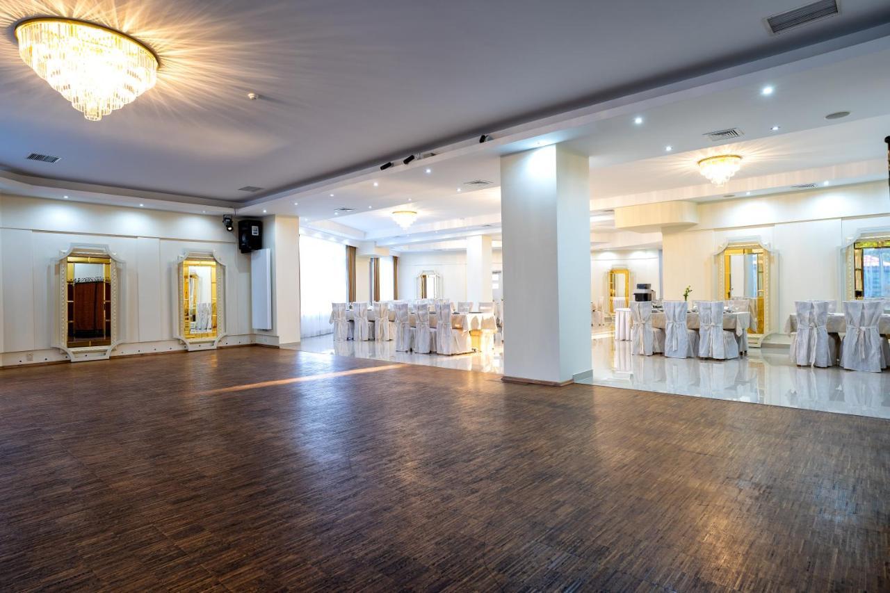 Hotel Lord Gorlice Bagian luar foto