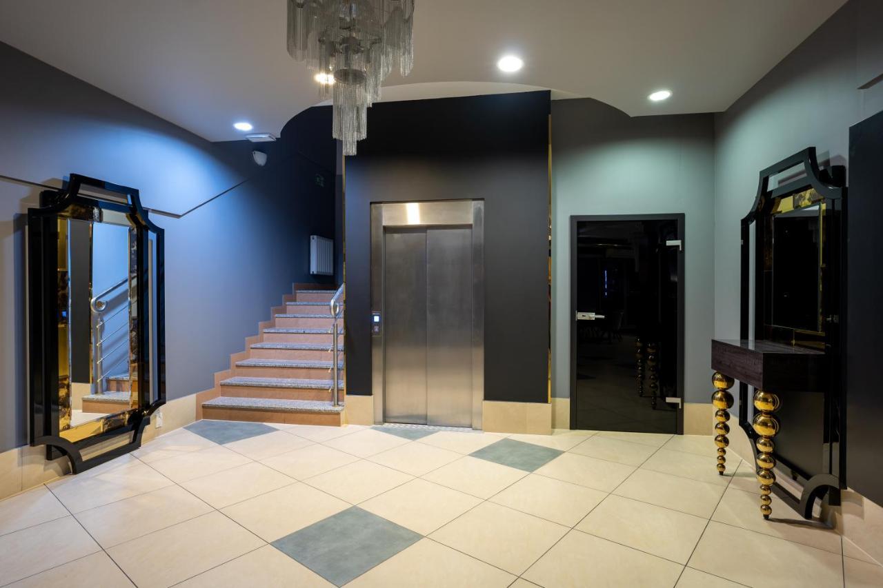 Hotel Lord Gorlice Bagian luar foto