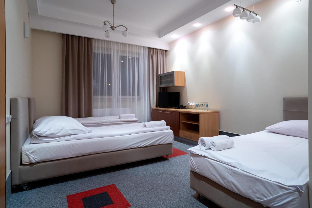 Hotel Lord Gorlice Bagian luar foto
