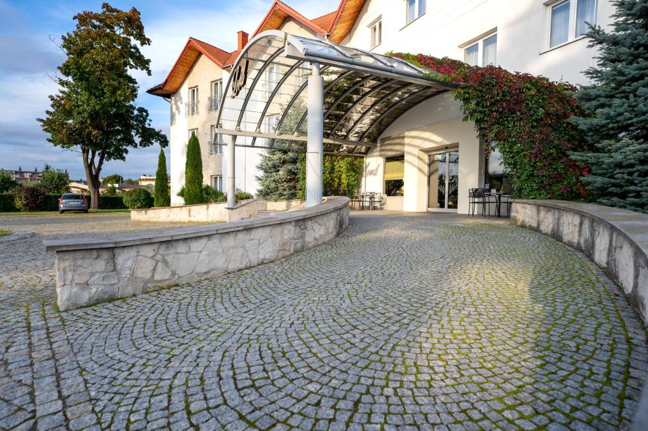 Hotel Lord Gorlice Bagian luar foto