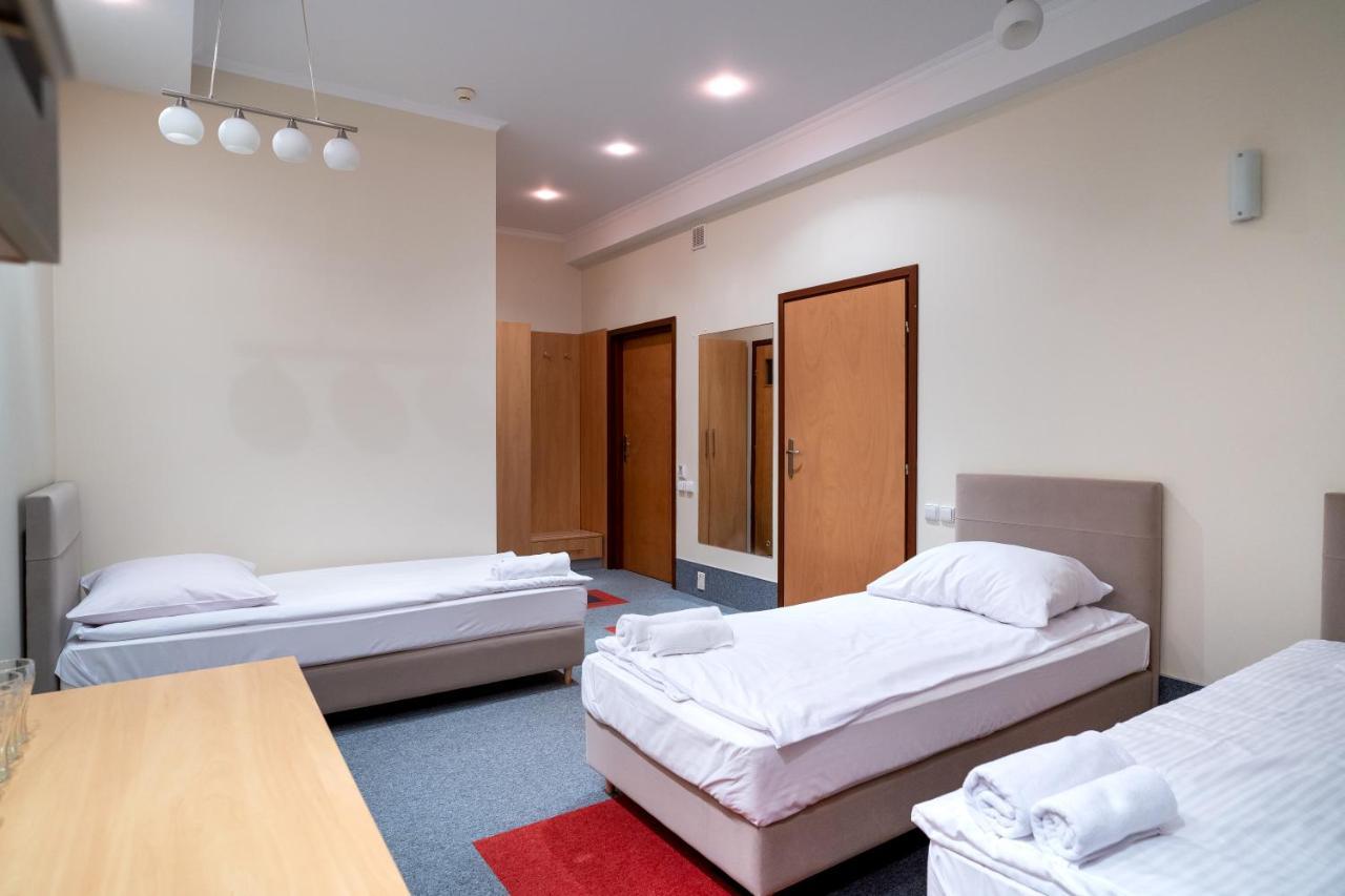Hotel Lord Gorlice Bagian luar foto