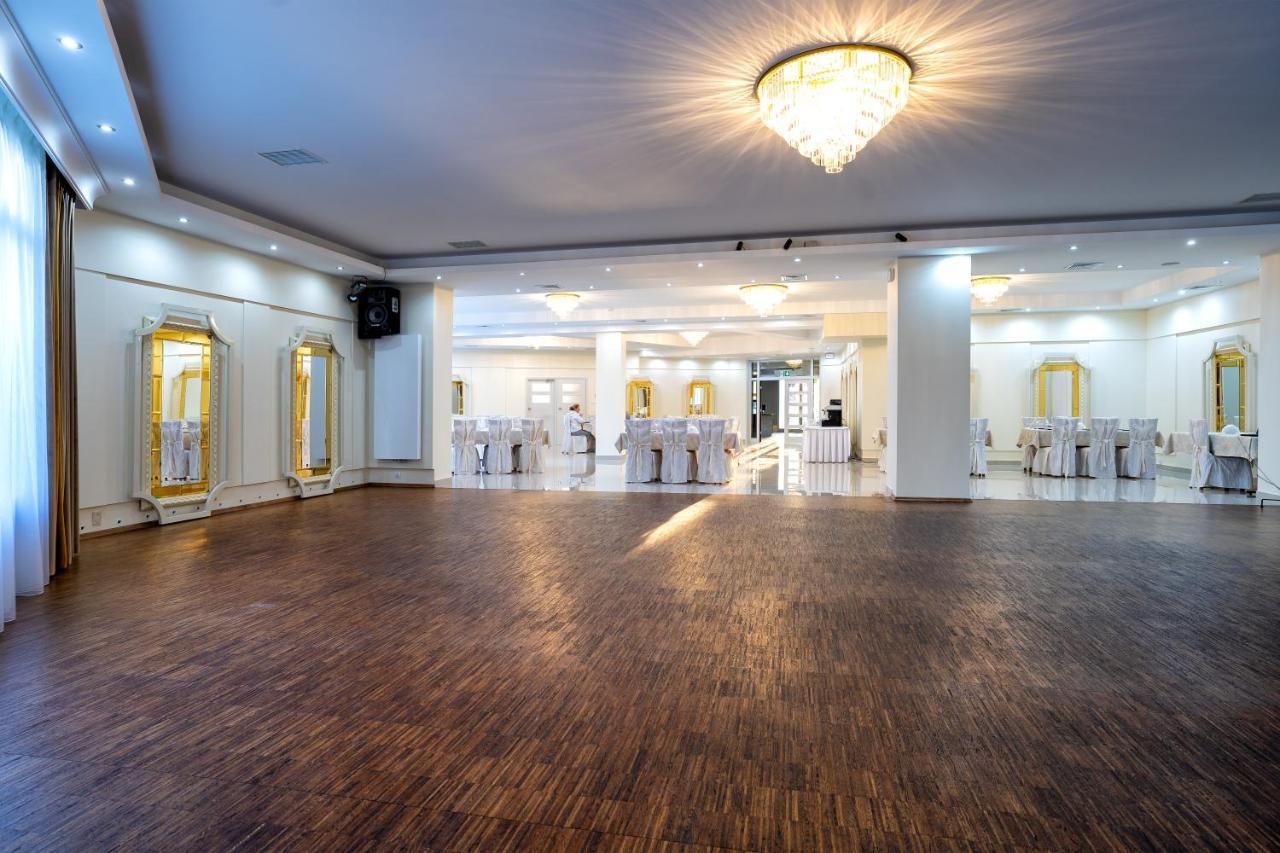 Hotel Lord Gorlice Bagian luar foto